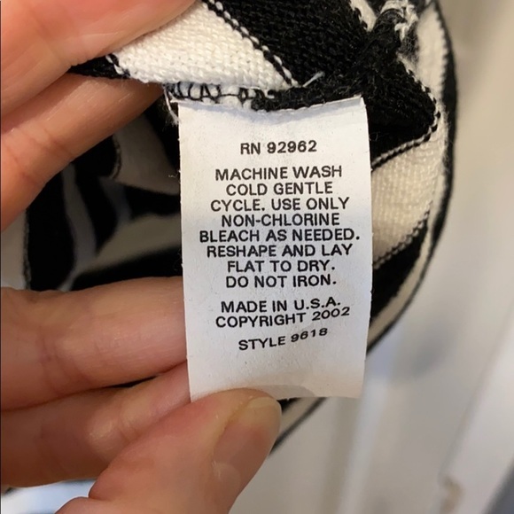 EUC Striped sleeveless sweater shell top - Picture 5 of 12